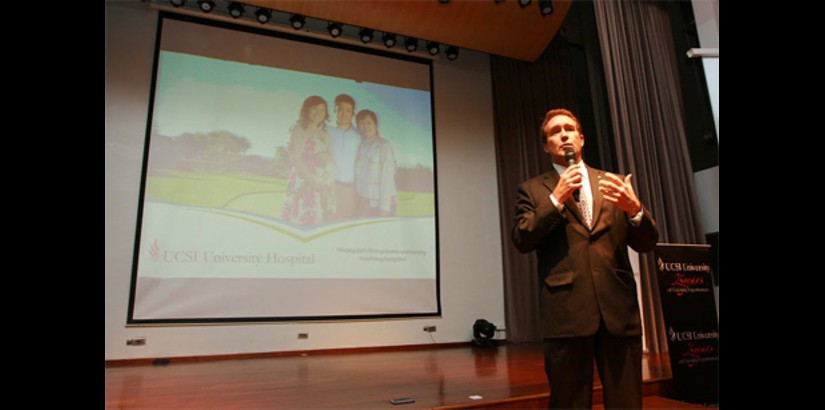 Dan Snyder, Chief Executive Officer of UCSI University Hospital addressing the audience at the Public Lecture