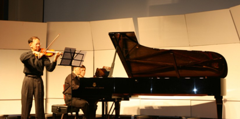  MUSIC FROM THE HEART (From left): Renowned violinist Dr Albert Wang and UCSI University’s head of the School of Music Prof Dr P’ng Tean Hwa performing their much-awaited recital.