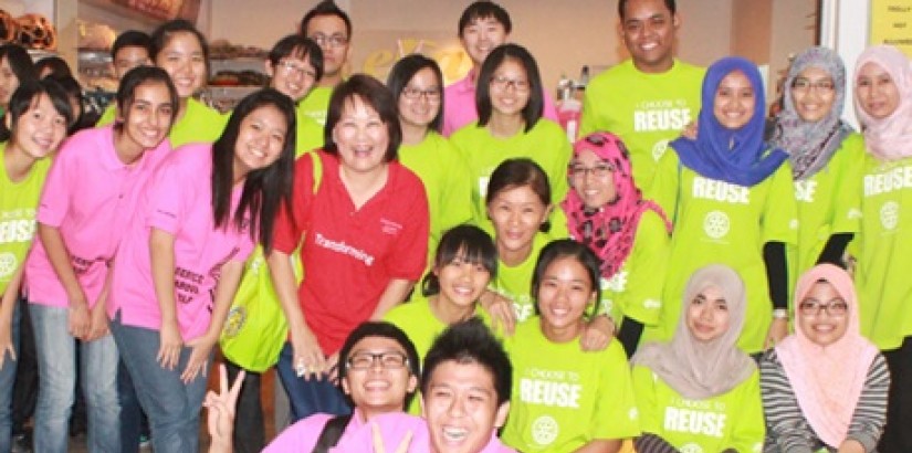 Getting to know you- Ms Margaret Soo, Head of UCSI English Academy and a visiting Rotarian to Rotary Club of Kuala Terengganu introduces UCSI University students to Rotary and its Interactors.