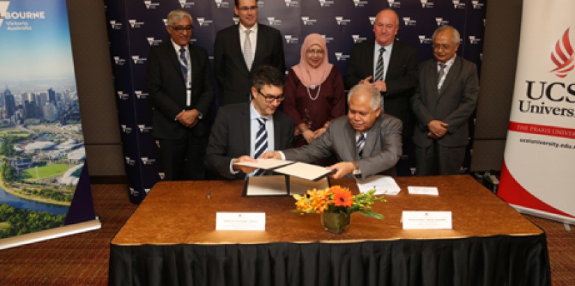 MOMENTOUS: (Standing, from left) The MoU signing was witnessed by Murli Thadani, Director of RMIT’s International Development; the Hon Steve Herbert, Victorian Minister of Skills & Training; Dato’ Prof Asma Ismail, Director-General, Ministry of Higher Edu
