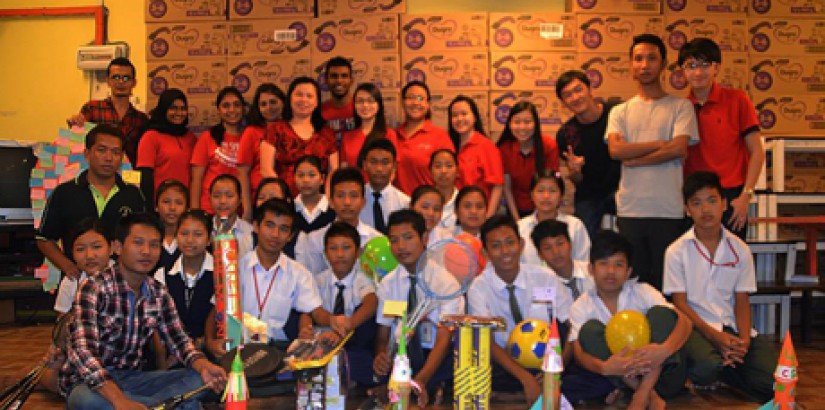  GROUP PORTRAIT: CSO students posing for a group shot with U-SchoS’ scholars and the club advisor, Shannen Choi (eighth from right, third row) during their ‘Rocket to the Moon’ campaign.