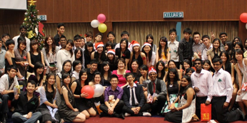 A group photograph taken in front of the Christmas tree to commemorate the scholars’ first Christmas on campus.
