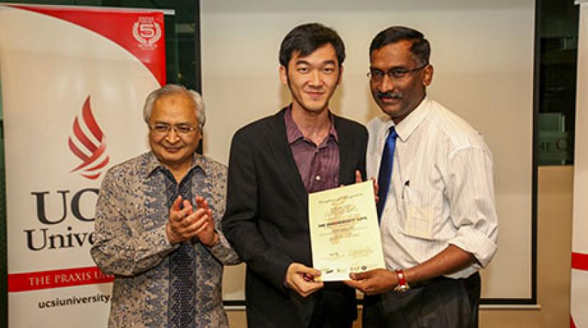  COMMENDATION: Kamalanathan (right), joined by Senior Prof Dato’ Dr Khalid, presented certificates to Tan Jing Khai and the other organising committee members as a token of appreciation for their continuous efforts.