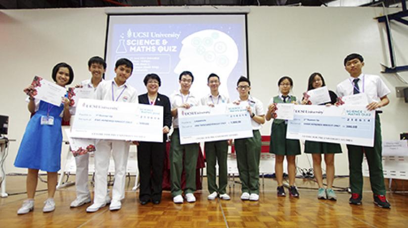  TEAM WINNERS: The champion, first runner-up, and second runner-up teams from SMJK Katholik PJ (centre), Chong Hwa Independent High School (left) and Sayfol International School (right) with Asst Prof Dr Mabel Tan, Director, Centre for Pre-U Studies.