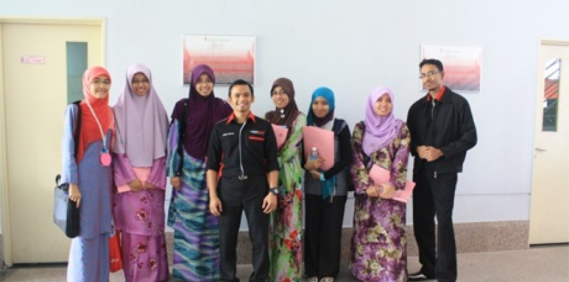The participants of the seminar with our guest speaker Mr.Mohd Hanis Jenalis.