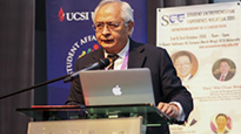 MOVE FORWARD: UCSI Vice-Chancellor and President Senior Prof Dato’ Dr Khalid Yusoff motivating participants to constantly enhance and improve themselves. MOVE FORWARD: UCSI Vice-Chancellor and President Senior Prof Dato’ Dr Khalid Yusoff motivating participants to constantly enhance and improve themselves.