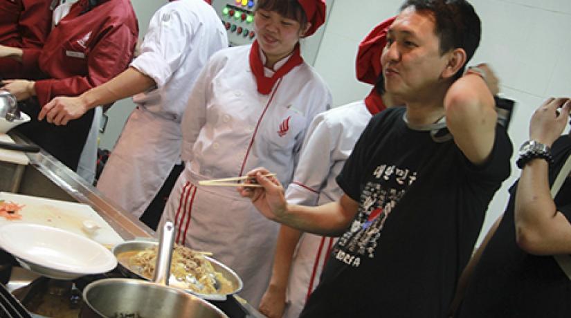  GOOD WORK: UCSI FHTM Chef Loke Hoi Weng tasting a student’s japchae.