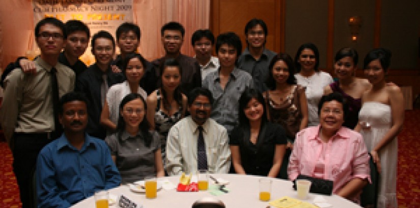 A gathering of some Pharmacy students with their lecturers