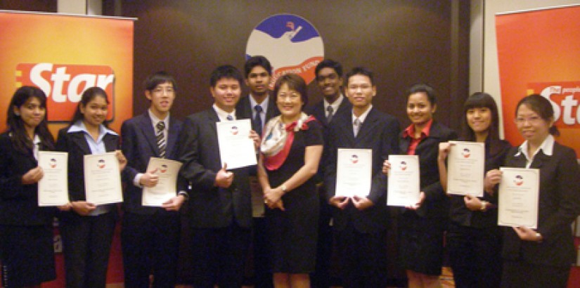 Eleven scholarship recipients of The Star Education Fund pledged by UCSI University Foundation showed up at the awards presentation ceremony to receive their award from Ms Margaret Soo, Chief Operating Officer of the Foundation.