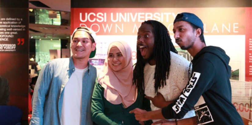 The Hitz.FM Morning Crew – Arnold Loh (left), Jay Smith (second from right) and Ryan De Alwis (right) – pictured with UCSI University lecturer and event supervisor Ghazila Binti Ghazi (second from left).