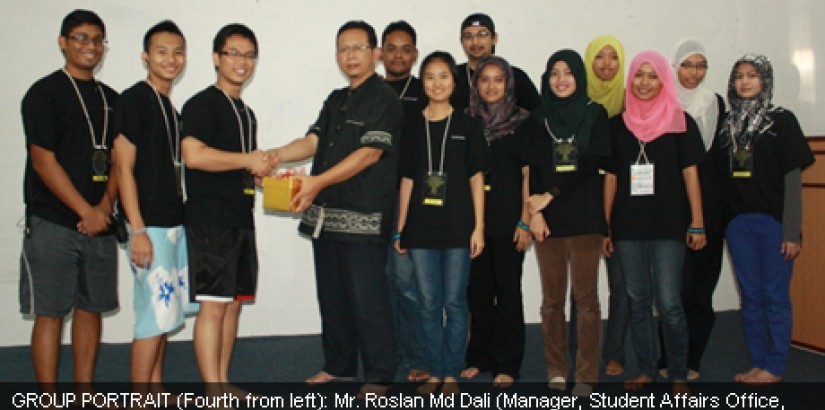 GROUP PORTRAIT (Fourth from left): Mr. Roslan Md Dali (Manager, Student Affairs Office, Terengganu Campus) - representing the future leaders of UCSI University's Terengganu campus - receiving a token of appreciation 