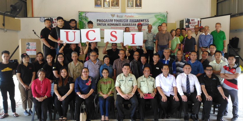 Group photo at Taba Sait Multipurpose Hall Bengoh Resettlement Scheme