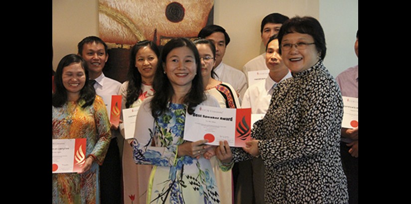  English teacher Ms Vo Thi Nat receiving the 'Best Speaker' certificate from UCSI deputy vice-chancellor (International Relations) Prof Dr Lee Chai Buan during the graduation ceremony.