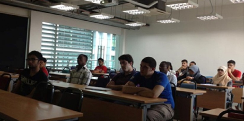 TOTAL FOCUS: UCSI’s engineering students paying close attention to the exclusive technical talk titled, “Engineering Ethics and Routes to Professional Qualifications”.