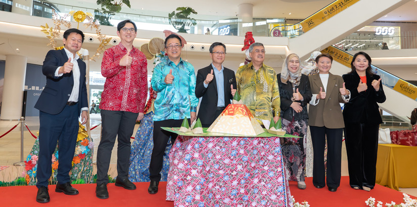 (Centre) Tourism, Arts and Culture Ministry deputy secretary-general of Tourism Chua Choon Hwa at the launch of Tinta Merdeka