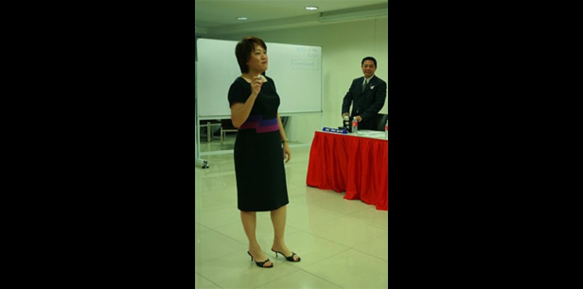  Ms. Margaret Soo, Vice President of Group Corporate Affairs, tackling her 2 minutes impromptu speech