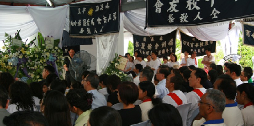 Mourners listening attentively to the tributes and songs of praise