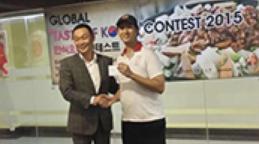  THE CULINARY ARTIST: Posing with Mr Sun Kyoo Yoon, President of the Korean Society in Malaysia is Lau Khee Ooi, student of the Diploma in Culinary Art programme who bagged the Second Runner-up Trophy in the competition.