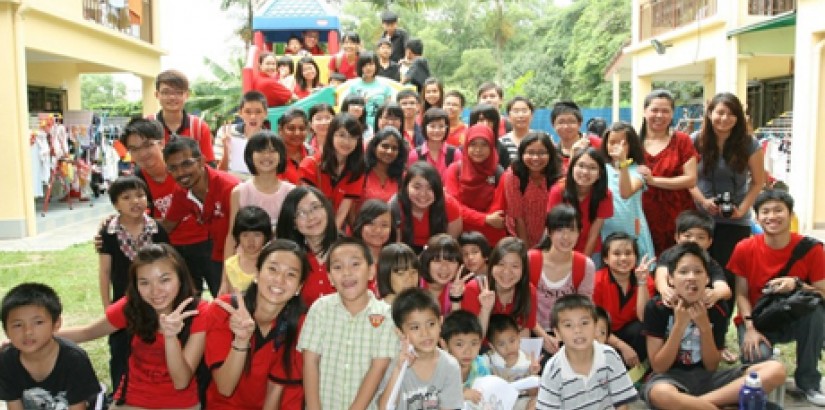 MEMORABLE MOMENTS: One of many cherished moments during the project that depicts the love and care shown to the Rumah Charis children by U-SchoS members and other UCSI University students. MEMORABLE MOMENTS: One of many cherished moments during the project that depicts the love and care shown to the Rumah Charis children by U-SchoS members and other UCSI University students.