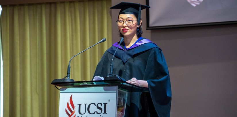 Valedictorian Jaycee Lim Xin Jie, who graduated with first-class honours in Mass Communication, delivering her speech at UCSI University’s 38th Convocation Ceremony.