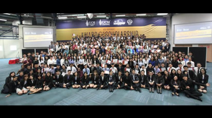 UCSI University Trust scholarship and award recipients gather for a group photo with (from left) UCSI University Vice-Chancellor and President Senior Professor Dato' Dr Khalid Yusoff; UCSI Founder and UCSI Group CEO Dato' Peter Ng; Higher Education Direct