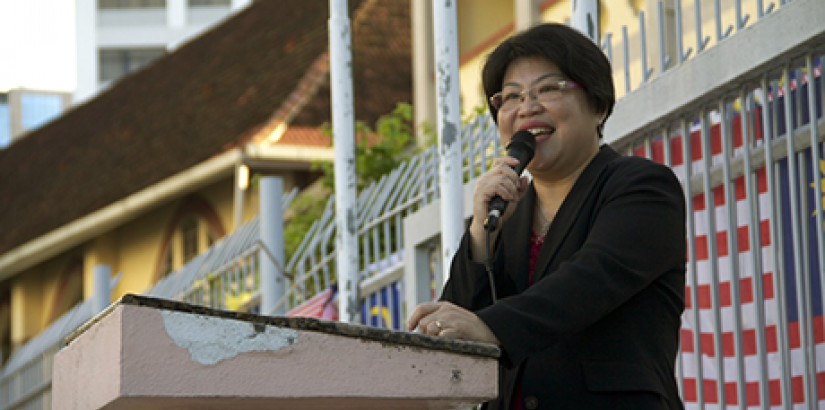 ENGAGING SPEECH: UCSI University's Centre for Pre-U Studies director Asst Prof Mabel Tan in the midst of addressing the students and teachers of Methodist Boys' Secondary School Kuala Lumpur during the Science and Mathematics Quizprize presentation ceremo