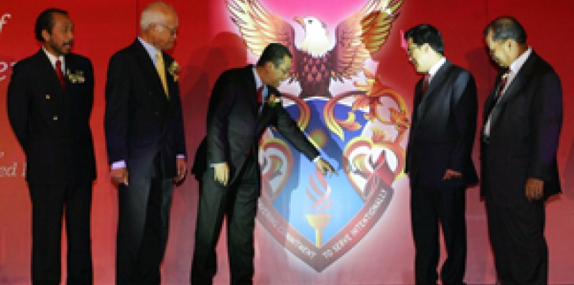 From left: Dato’ Karim (Chairman of UCSI University), Tan Sri Datuk Seri Panglima Dr. Abdul Rahman Arshad (Chancellor of UCSI University), Datuk Seri Khaled Nordin (Minister of Higher Education), Peter Ng (Vice Chancellor and President), and, Tan Sri Musa