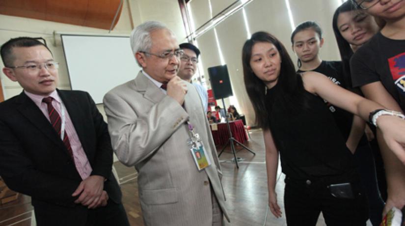 [MOTIVATED]: Students received praise from Dato’ Khalid on their creative innovation.