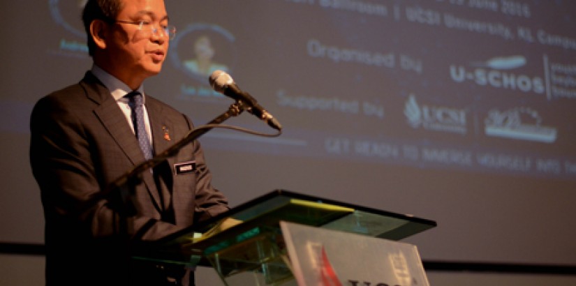 Malaysia Minister of Science, Technology and Innovation Yang Berhormat Datuk Seri Panglima Madius bin Tangau encouraging youths to be a part of an innovate country.