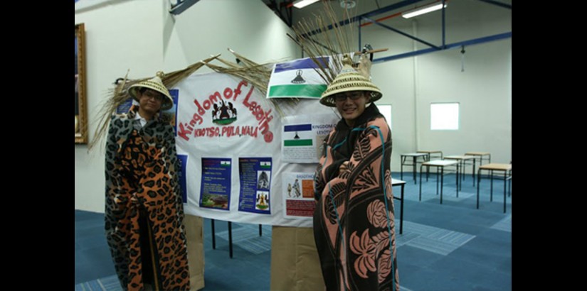  Students showcasing something unique with the theme ‘The Melting Pot of UCSI’, complete with traditional dances and costumes, food and colourful posters, as well as performances