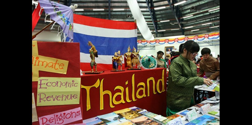  Students showcasing something unique with the theme ‘The Melting Pot of UCSI’, complete with traditional dances and costumes, food and colourful posters, as well as performances