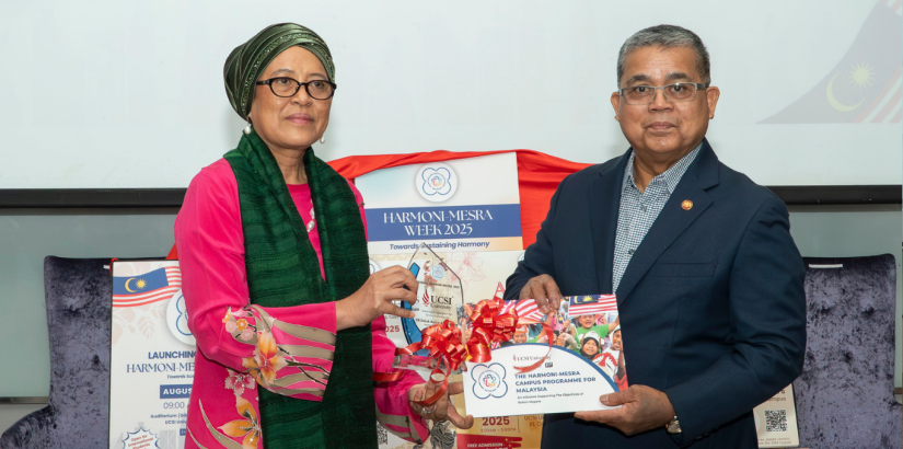 YB Datuk Aaron Ago (right) shares a light moment with Prof Emeritus Datuk Dr Siti Hamisah (left) after officiating the launch of Harmoni-Mesra Week