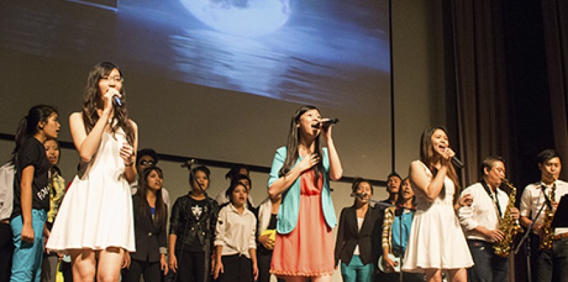  TOUCHING SONG: U-SchoS president and Hands of Hope co-founder Suzanne Ling (middle) performing “Hero of My Life” with two other UCSI music scholars during the ‘Hands of Hope Charity Musical Night’.