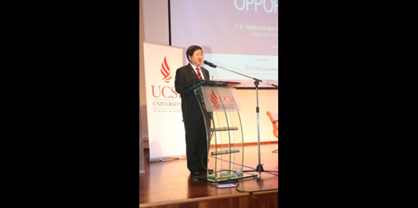 EngaENGAGING SPEECH: Deputy Minister of the local Finance Ministry Y.B. Senator Dato’ Ir. Donald Lim Siang Chai giving his keynote address during UCSI University’s "SMEs Future Outlooks & Opportunities" forum.