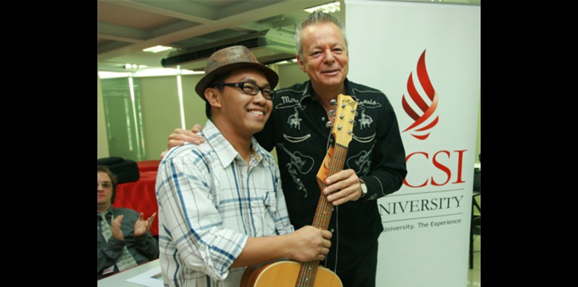 Tommy Emmanuel gives away a Maton guitar to the grand prize winner, Christopher Aban.