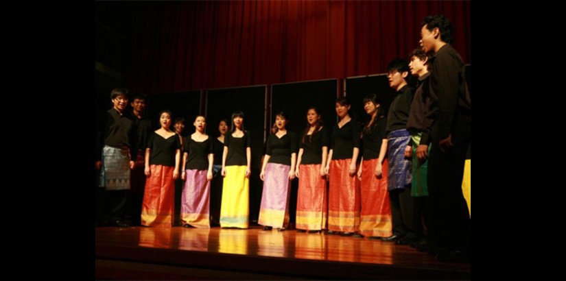 The Dithyrambic Singers entertains the crowd with Di Mana Suara Burung Kenari by Saloma