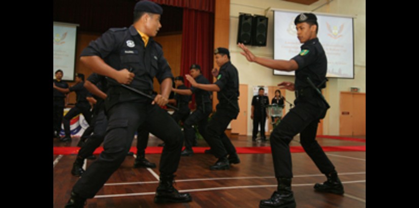 The Pasukan Gerakan Am performing the T-Baton movements