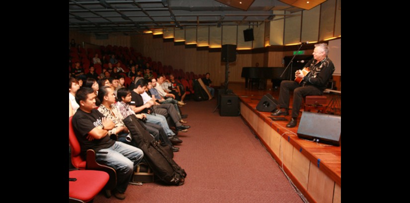 Tommy Emmanuel conducting his workshop to budding musicians at UCSI University's Recital Hall