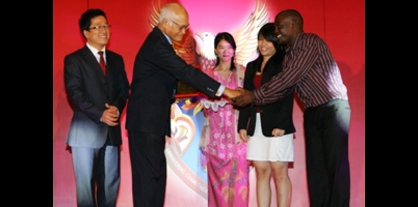 Tan Sri Dr. Abdul Rahman Arshad, UCSI University Chancellor, receiving a congratulatory and appreciation plaque from student representatives, Stephanie Liew, President of the Student Council, and Adamu Ahmed Ibrahim, international student representative