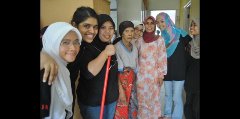 Students from UCSI University’s Hope Revive Club stand with residents of the Rumah Titian Kasih shelter home in Taman Tasik Titiwangsa after cleaning the home during a volunteer trip. Students from UCSI University’s Hope Revive Club stand with residents of the Rumah Titian Kasih shelter home in Taman Tasik Titiwangsa after cleaning the home during a volunteer trip.