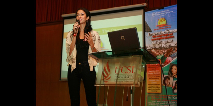 Miss Malaysia 2007 Deborah Henry speaks to UCSI University students during the national “Yes, I Can” campaign to prevent unplanned pregnancies.
