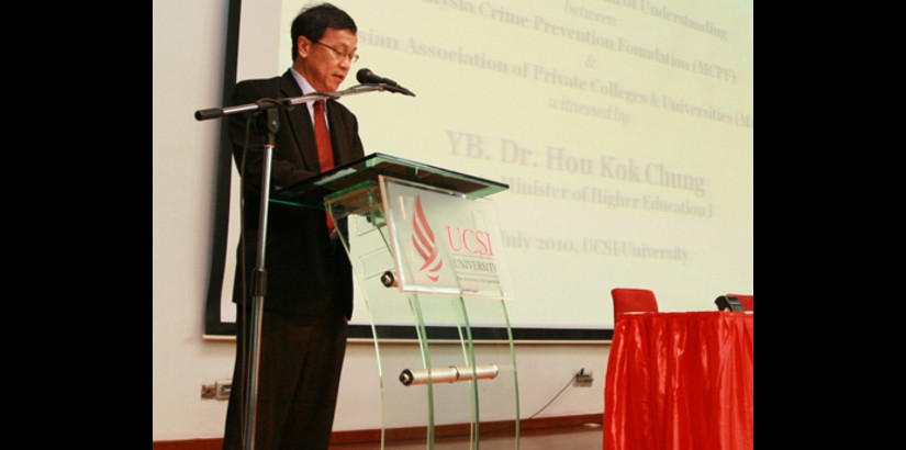 YB Dr. Hou Kok Chung sharing his thoughts about crime prevention during his speech at UCSI University