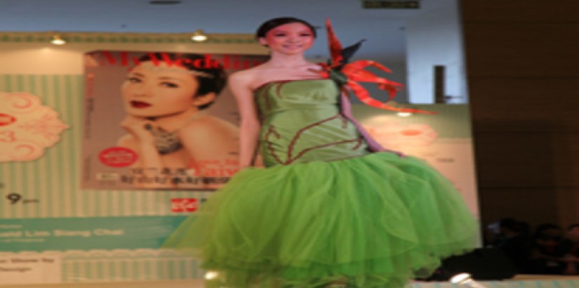  INSPIRING DESIGNS: A UCSI University student cum model striking a pose during the ‘My Wedding’ fashion exhibit.