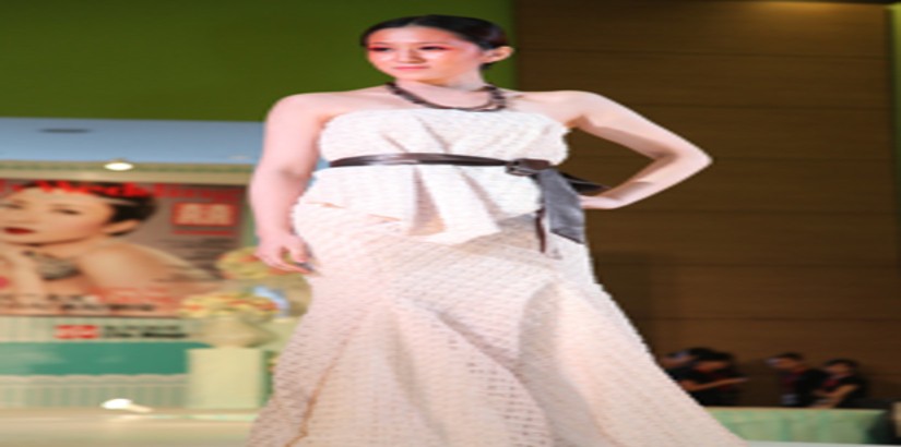  INSPIRING DESIGNS: A UCSI University student cum model striking a pose during the ‘My Wedding’ fashion exhibit.