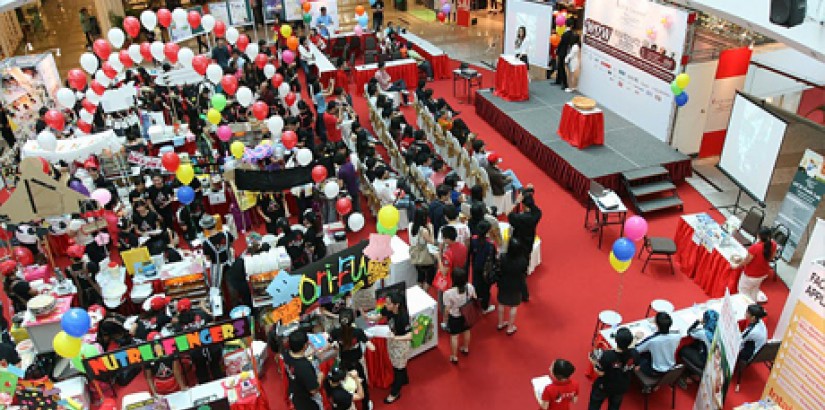 Crowds gather for the opening ceremony of the UCSI University WOW Food Fair 2011 at Empire Shopping Gallery in Subang Jaya.