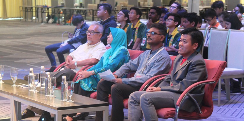 (l to r) Professor Dato’ Dr Ahmad Ibrahim, CEO of Yayasan Sime Darby Hajjah Yatela Zainal Abidin, Assistant Professor Dr Elango Natarajan and Principal Consultant of Chumbaka Dr Chew Yen Seng.