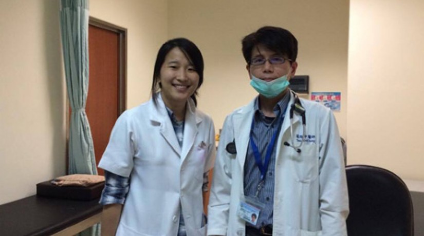 Tan Hong Ling (left) experienced her cardiac outpatient clinic attachment under the supervision of Dr Tsai.