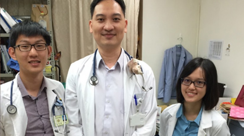 Chin Liang (left) and Yan (right) pictured with their supervisor, paediatric specialist Dr Lee Hsing-Yuen.