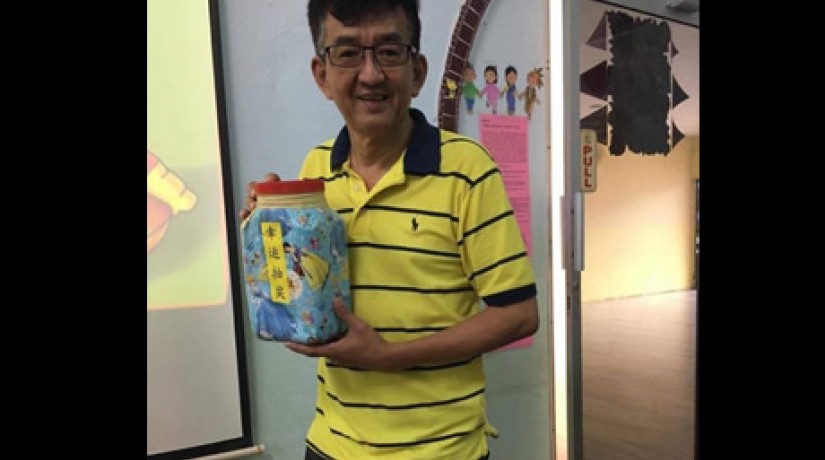 Mr Ng, the MCA rep for Marang, getting ready for the lucky draw