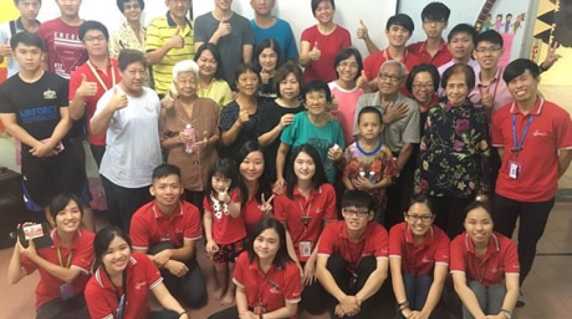 Year 4 Group 2 medical students with the villagers of Kampung Tembok Baharu